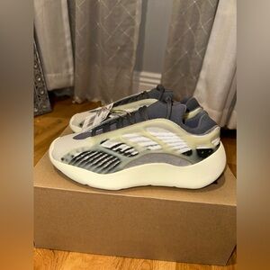 Adidas Yeezy 700 V3